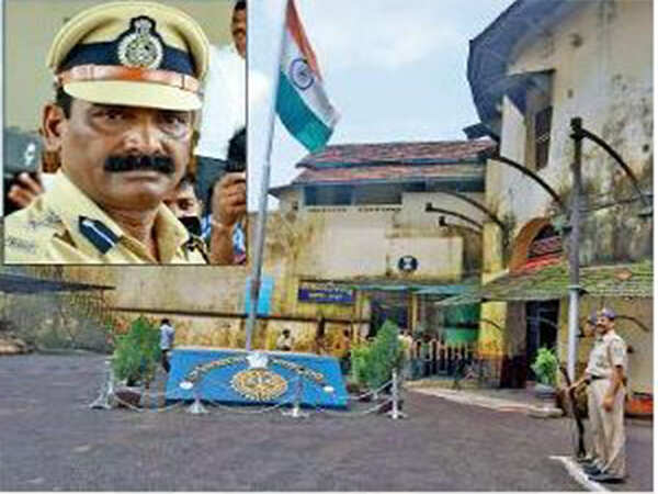 Suspended Thane jailor’s belongings thrown out of the house he locked & left