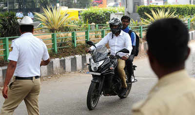 Traffic cops back on street, allowed to book spot cases