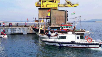 State provides safe harbour to Ockhi-affected fishermen
