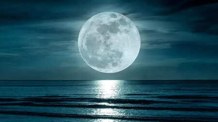 From tides to feelings: Understanding the Moon in your birth chart