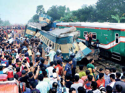 16 killed in Bangla train collision