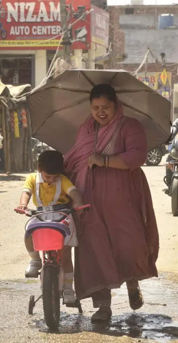 Playing in day causing heatstroke as mercury soars