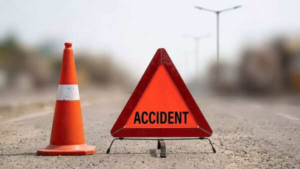 4 killed in road accident in Andhra Pradesh's Kakinada district