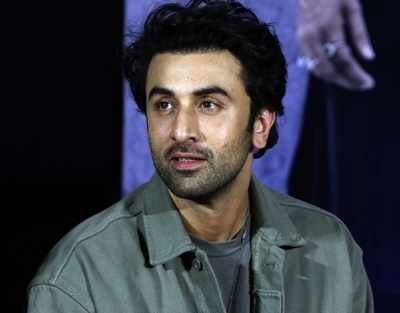 Sanju actor Ranbir Kapoor takes over Twitter to celebrate Father's Day with his fans