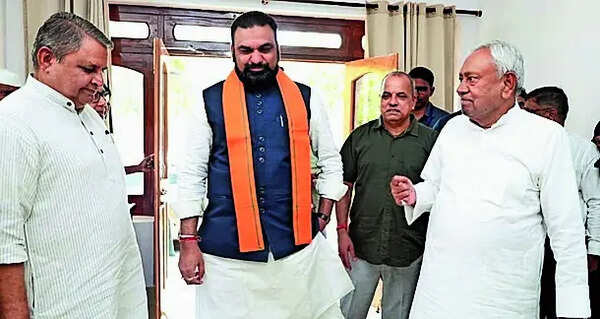 Samrat meets Nitish, flies to Delhi amid buzz over cabinet expansion