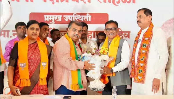 Son of former minister Dandegaonkar joins BJP in another gain for party in Hingoli