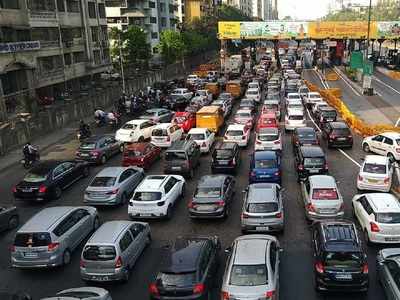 Long queue of vehicles at Mulund Check Naka, Sion and Airoli despite lockdown, section 144