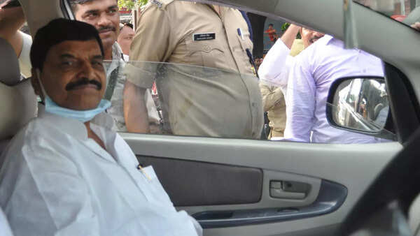 Uttar Pradesh: Shivpal Yadav terms SP politically immature; Akhilesh Yadav calls it BJP’s ploy to evade real issues