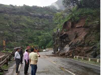 Traffic resumes after landslide debris in Malshej ghat is cleared