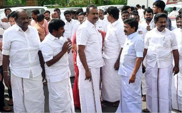 Rebel AIADMK camp warming up to EPS-led group, keen for a reconciliation
