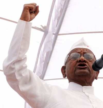 Hazare bats for liquor prohibition in Maha
