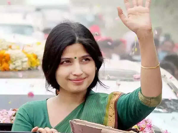 SP chooses Dimple Yadav for bypoll to Mulayam Singh Yadav’s Lok Sabha seat