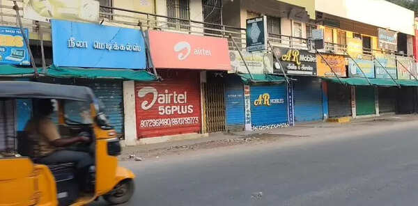 Tiruvarur shops shut, residents protest Kamban Express rerouting