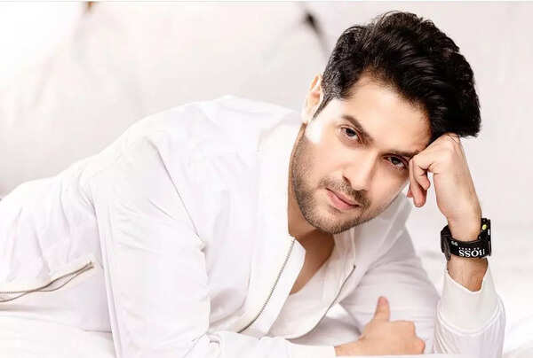 Vikram plays a messiah for stray dogs in his next