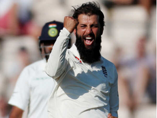 Sunil Gavaskar questions India's technique against Moeen Ali