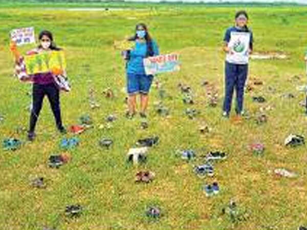 Climate protesters strike, place 1,200 shoes at Osmansagar