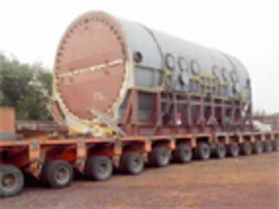 Giant gas turbine finally moves out