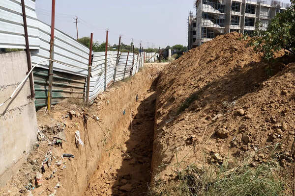 2 workers die, 1 critical in soil collapse at school construction site