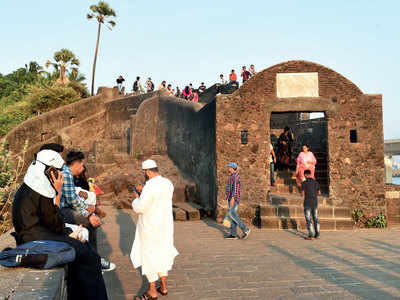 Sena-Shelar war claims Bandra Fort project