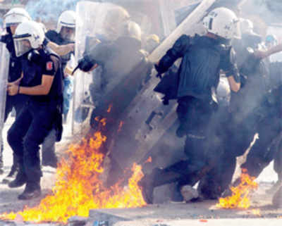Turkey cops storm protest square