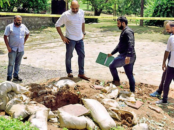 'IS operative' held with IEDs in central Delhi