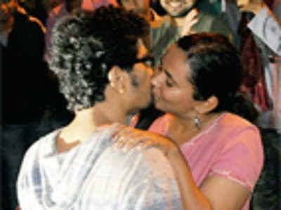JNU campus gets Kiss of Love