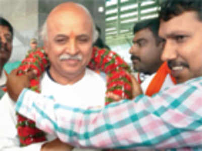 Togadia taunts cops, lands at Kempe Gowda Intl Airport