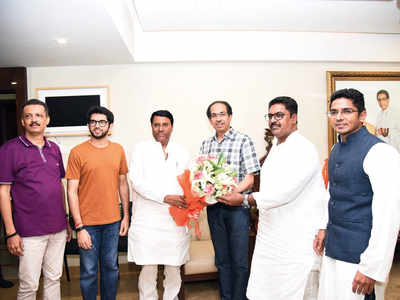 Shiv Sena out to woo Congress-NCP dissidents, offers cabinet berth to Radhakrishna Vikhe Patil