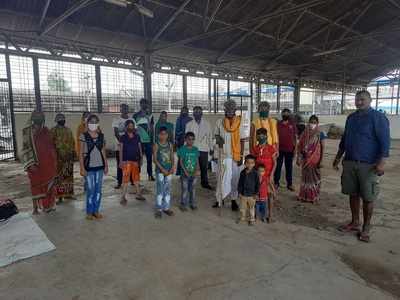 Migrants left stranded at Manmad for 24 hours, Railway official comes to their rescue