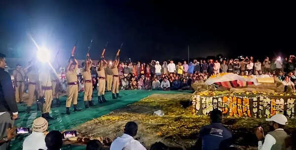 Taradgaon village mourns death of Ajitdada’s ‘shadow’ PSO Vidip Jadhav