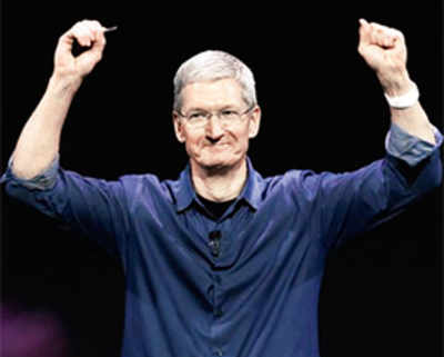 Apple investors laud Cook’s stand against hacking