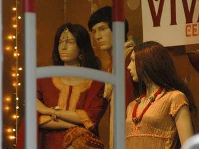 Shiv Sena asks BMC to remove illegal mannequins; Twitter users call it misplaced priorities
