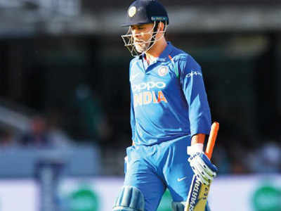 MS Dhoni booed by Indian spectators during 2nd ODI vs England