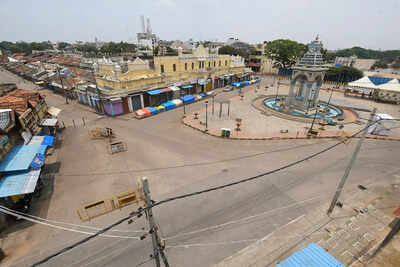Karnataka Covid lockdown news live: Govt reserves 75% private hospital beds for Covid patients