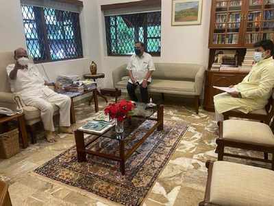 Eknath Khadse meets Sharad Pawar; calls it courtesy visit
