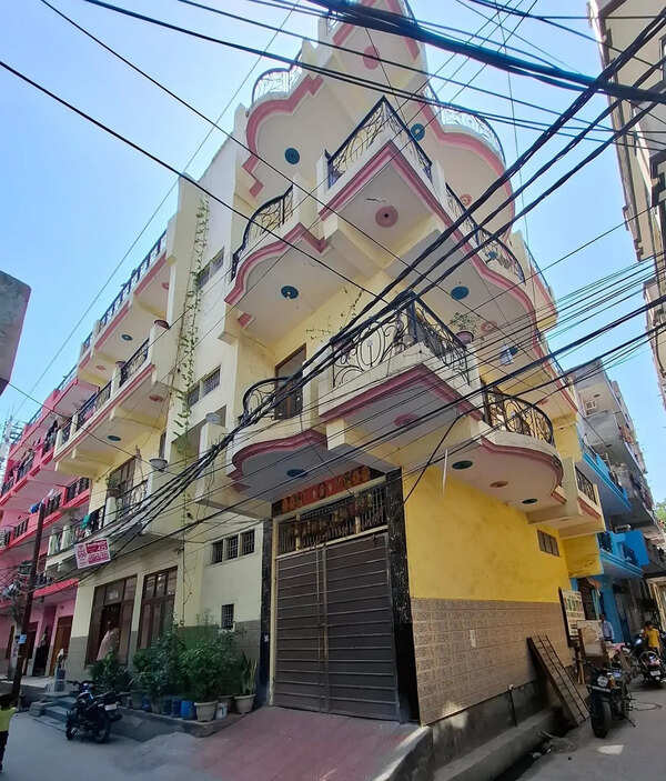 Couple held after man falls from building during scuffle in Noida