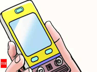 21-year-old woman falls off local train at Kurla station as thief grabs cellphone