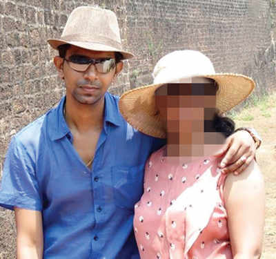 Model thief steals lakhs in jewellery
