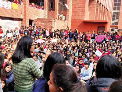 Delhi police file FIR, students protest