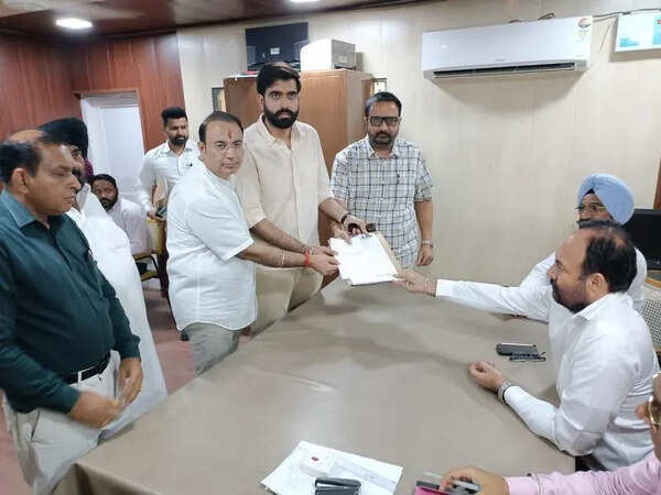 AAP MLA slams ticket distribution for civic polls, alleges loyalists sidelined