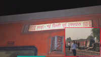 Poorva Express derails near Kanpur,  many injured 