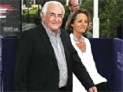 Strauss-Kahn takes stage in pimping trial