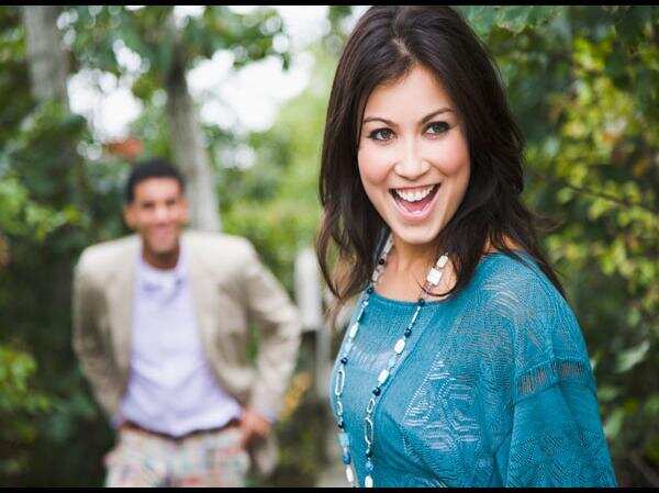 9 things women do to grab a man’s attention