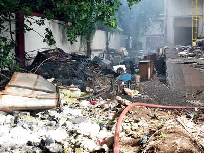Junk lying around compound delayed fire operations by an hour at blazing MTNL exchange building in Bandra