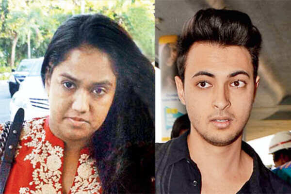 Salman's sister Arpita supervising her wedding arrangements