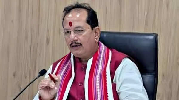 Deputy CM: Launch crackdown on illegal hoardings in Ara
