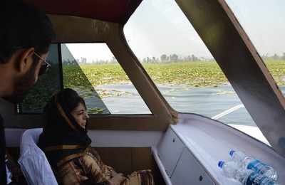 J&K: Mehbooba Mufti directs speeding up of cleaning, de-weeding of Dal lake