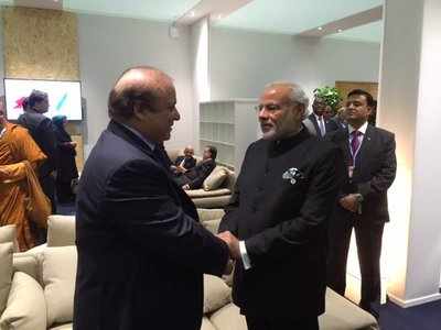 PM Modi meets Nawaz Sharif at Paris climate change summit