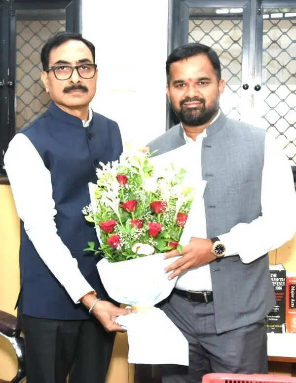 G Sreekanth takes charge as divisional commissioner in Sambhajinagar, his second transfer in 15 days