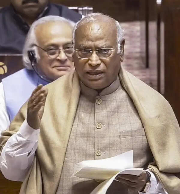 Pinarayi is Kerala’s Modi: Kharge
